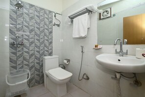 Deluxe Room, Air conditioning | Bathroom