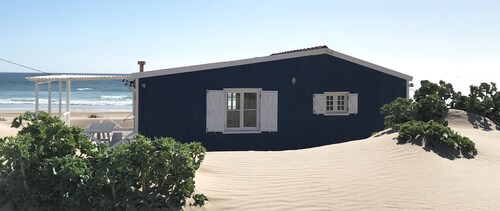 Cabana Azul is a beautiful beach cabin facing the Atlantic.