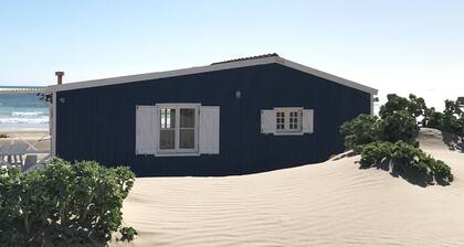 Cabana Azul is a beautiful beach cabin facing the Atlantic.