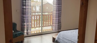 Etage de 60m2 à Votre Entière Disposition, Comprenant 3 Chambres, 1 Sdb, WC