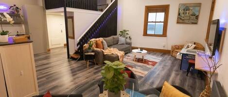 Televisión y chimenea