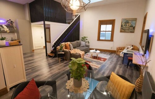Lambton Quay Loft - Sleeps 10
