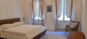 1 chambre, coffres-forts dans les chambres, fer et planche à repasser