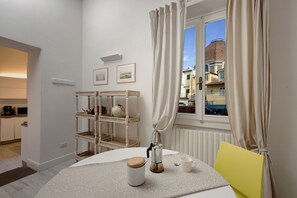 Dining - Bright Apartment a few steps from Duomo and Train Station. Wifi, A/C, W&D  (Firenze)