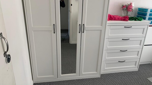 Interior - Luxury Ultra super New bedroom near barking Rail Way station in london (Barking)