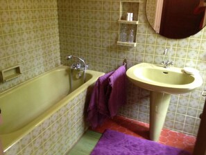 Handdukar, tvål och toalettpapper