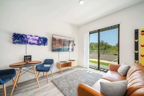 TV, offices - Themed family home w/kids playroom & pool (Kissimmee)