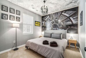 3 bedrooms, iron/ironing board, WiFi, bed sheets - Themed 3BD/3BA - 3MI from Disney (Kissimmee)