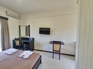 2 bedrooms, iron/ironing board, WiFi, bed sheets - Vita Blu Studio (Planos)