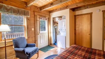 2 bedrooms, iron/ironing board, internet