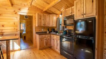 Réfrigérateur, micro-ondes, plaque de cuisson, cafetiÚre/bouilloire