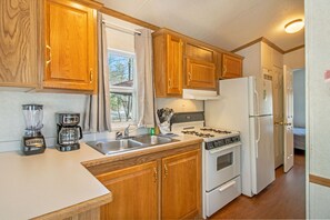 Fridge, stovetop, coffee/tea maker, cookware/dishes/utensils - Lake Access, Resort Amenities, Firepit! (Spotsylvania)