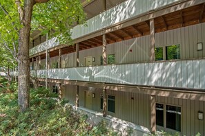 Exterior detail - Shenandoah Villas at Killy Court (Mc Gaheysville)