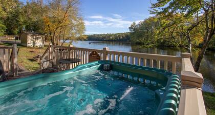 Hot Tub, Lake Access, Resort Amenities!