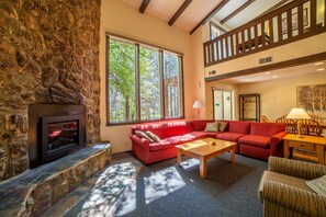 Fireplace - Mountainside Villas 2 Bedroom (McGaheysville)