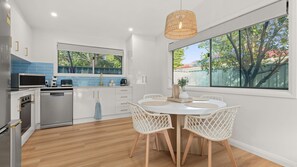 Fridge, microwave, oven, stovetop - Blue Pearl by Experience Jervis Bay (Vincentia)