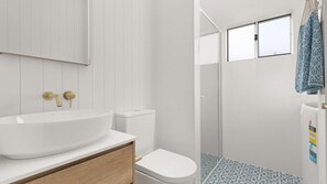 Shower, hair dryer, towels