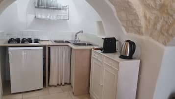 Fridge, stovetop, coffee/tea maker, electric kettle