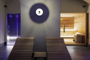 Indoor spa tub