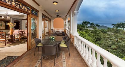 Luxury Ocean View Condo - Ultimate Convenience