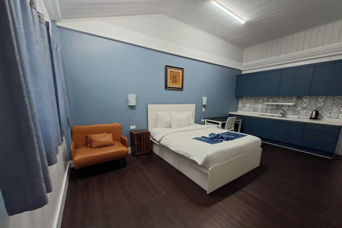 Desk, blackout curtains, free WiFi, bed sheets