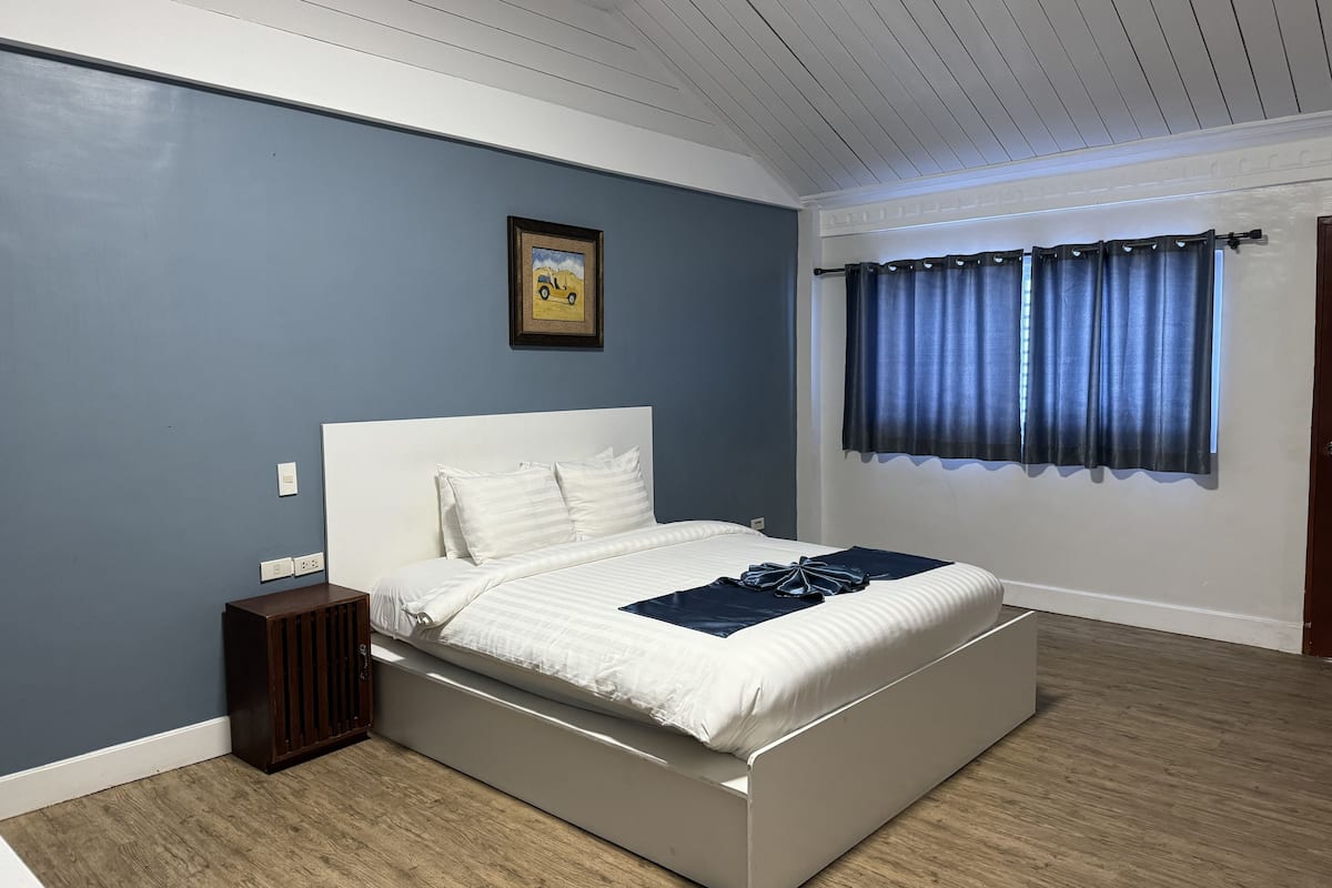 Superior Room | 1 bedroom, bed sheets
