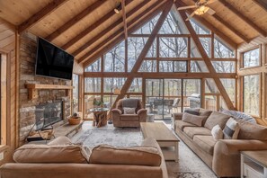 Smart TV, fireplace