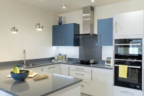 Réfrigérateur, micro-ondes, four, lave-vaisselle