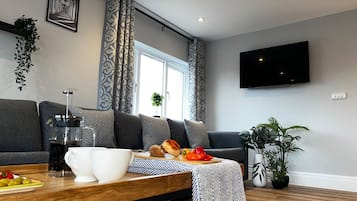 Apartment | 2 bedrooms, desk, iron/ironing board, Internet