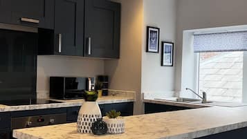 Apartment | 2 bedrooms, desk, iron/ironing board, Internet
