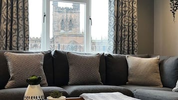 Apartment | 2 bedrooms, desk, iron/ironing board, Internet