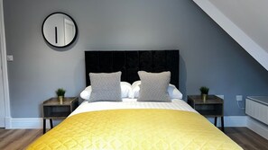 2 عدّة غرف نوم ومكتب ومكواة/لوح كي وخدمة الإنترنت