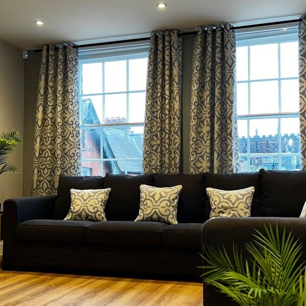 1 غرفة نوم ومكتب ومكواة/لوح كي