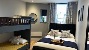 Appartement | 1 chambre, bureau, fer et planche à repasser