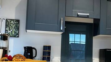 Apartment | 1 bedroom, desk, iron/ironing board