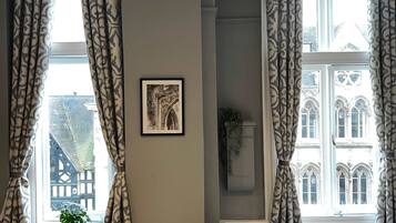 Căn hộ | 1 phòng ngủ, bàn, bàn ủi/dụng cụ ủi quần áo