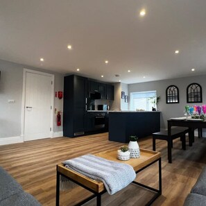 Apartment | 10 Schlafzimmer, Schreibtisch