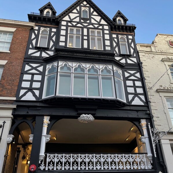 Apartment | 1 bedroom, desk, iron/ironing board - View On The Rows - Overlooking Eastgate Street (Chester)