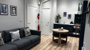 Apartment | 1 bedroom, desk, iron/ironing board - View On The Rows - Overlooking Eastgate Street (Chester)