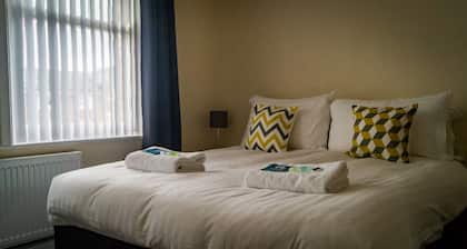 The City Walls Gathering 5 Bed - Sleeps 12 City Centre