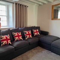 Apartment | 4 bedrooms, desk