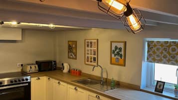 Apartment | 4 bedrooms, desk