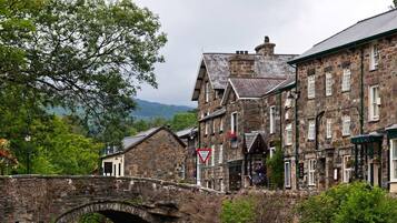 Apartemen | 4 kamar tidur dan meja kerja