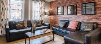 The Gathering Chester 3 Sleeps 14 Very Close to City Centre