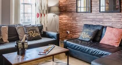 The Gathering Chester 3 Sleeps 14 Very Close to City Centre