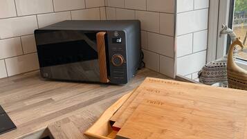 Apartment | 1 bedroom, desk, iron/ironing board