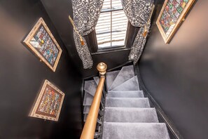 7 chambres, fer et planche à repasser