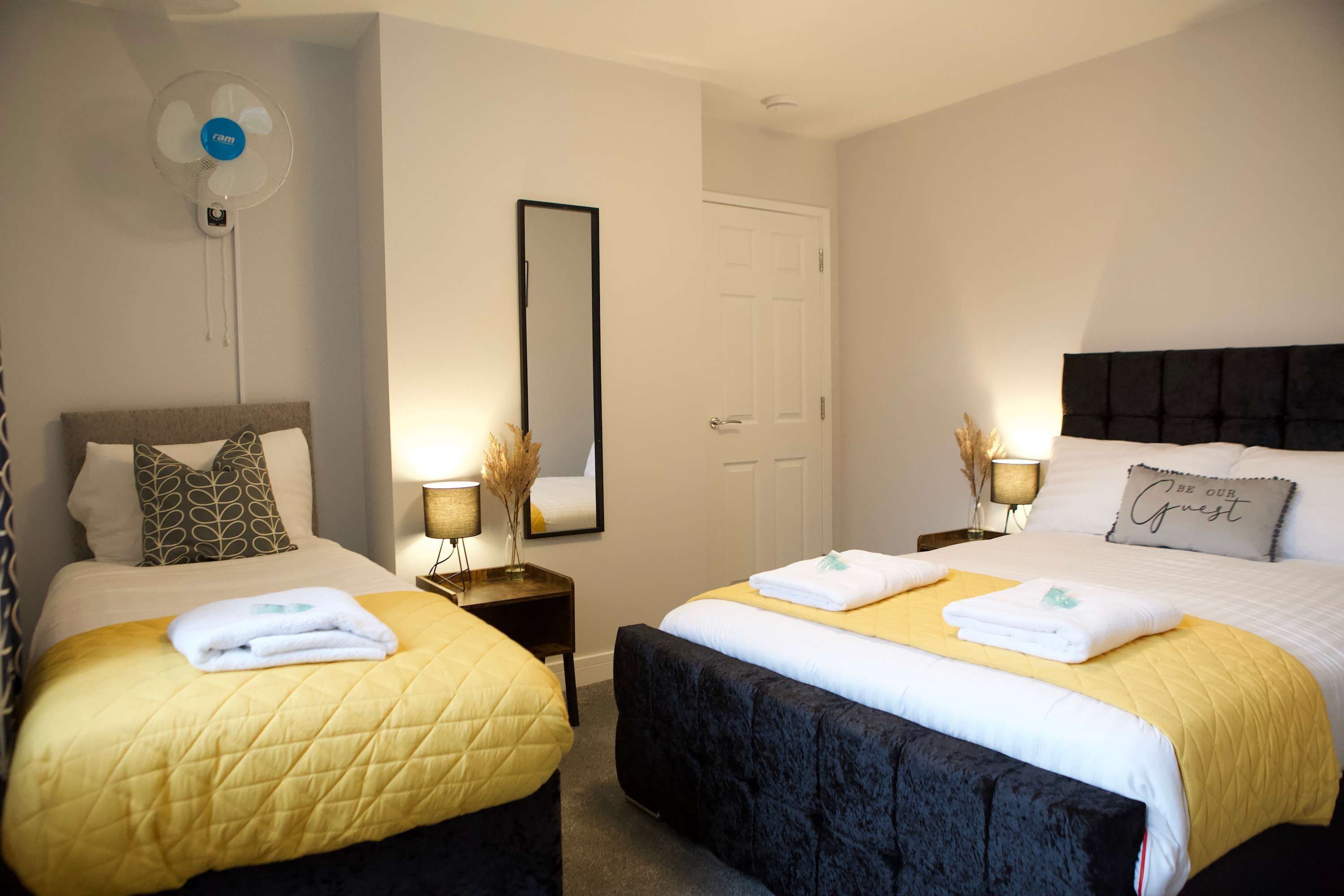 Apartment | 2 bedrooms, desk, iron/ironing board