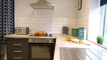 Apartment | 2 bedrooms, desk, iron/ironing board