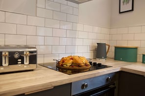 Appartamento | 2 camere, una scrivania, ferro/asse da stiro